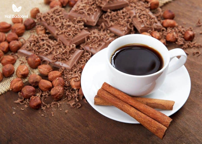 شکلات کنار قهوه