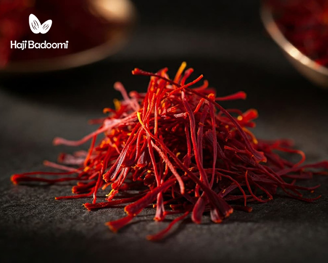 11. کاهش و تسکین علائم یائسگی از فواید زعفران برای زنان