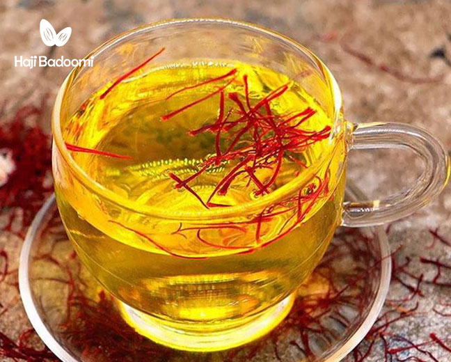 3. دمنوش زعفران، گلاب و چای ایرانی