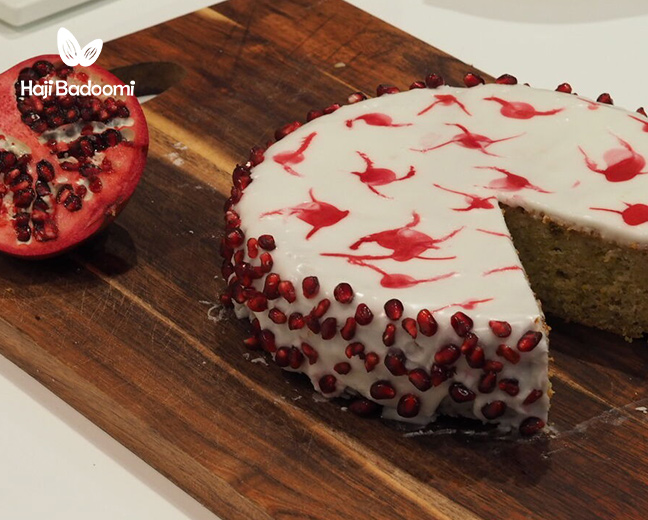 طرز تهیه کیک شب یلدا خانگی با خامه