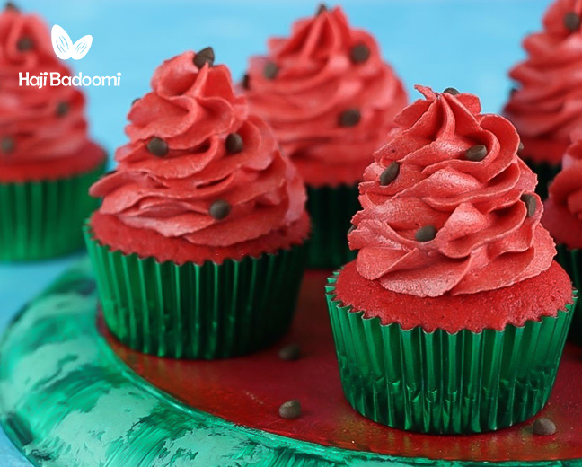 طرز تهیه کاپ‌ کیک‌ کوچک با خامه قرمز