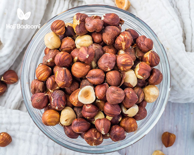 3. استفاده از فندق در ماست یا شیر
