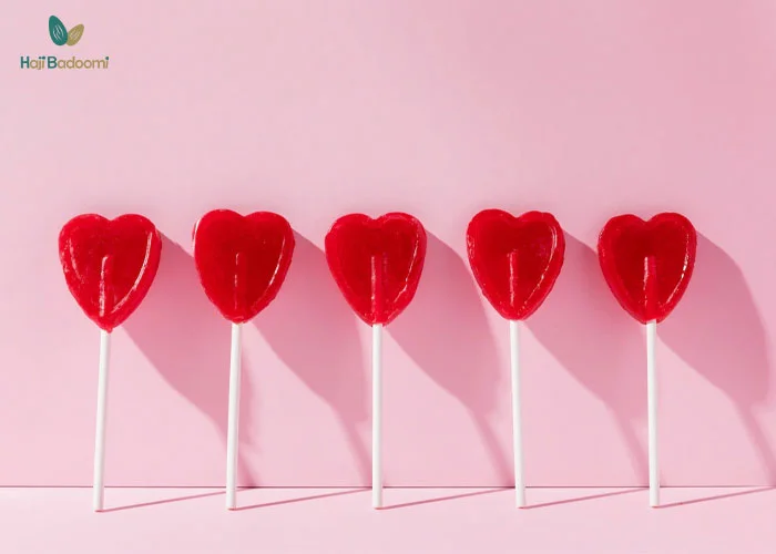 شیرینیهای قلبی شکل بعنوان باکس هدیه ولنتاین