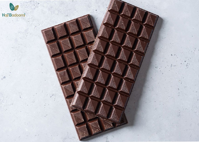 شکلات تلخ در مقایسه با شکلات‌های شیری