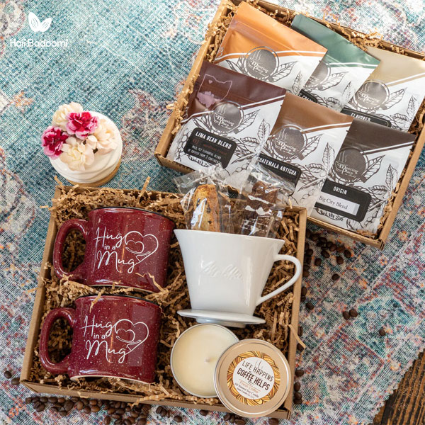 انتخاب هدیه برای باکس هدیه: گذاشتن بسته قهوه یا چایی در جعبه کادویی