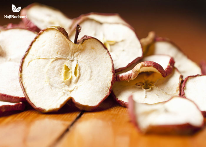 سیب خشک یکی از انواع میوه خشک مناسب برای هضم غذاست